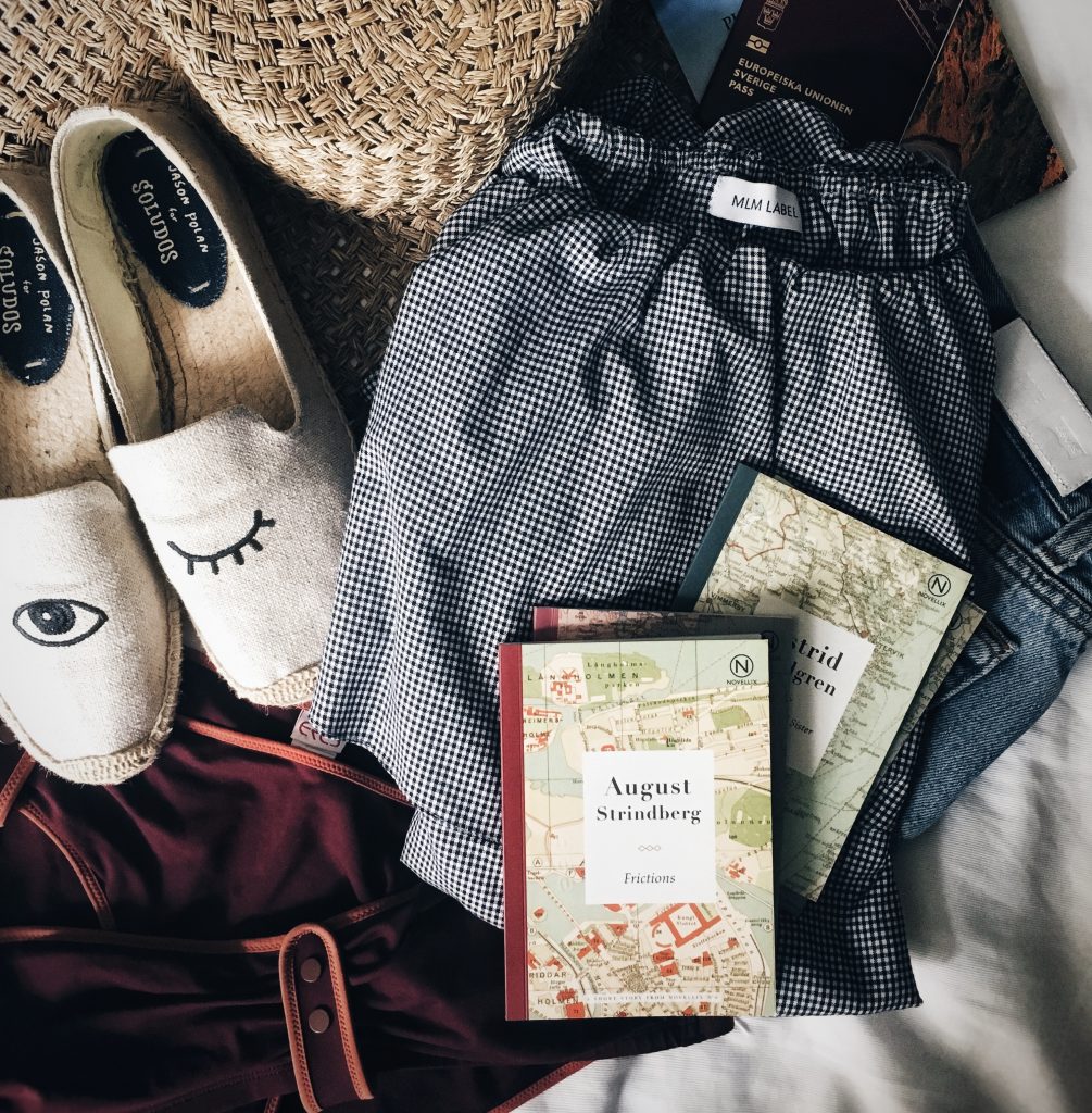 Box with four Swedish Classics