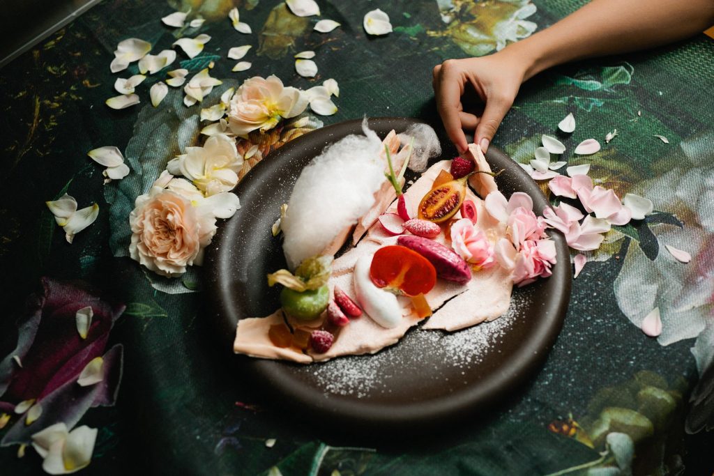 Delicious Places: New Food Culture, Restaurants and Interiors